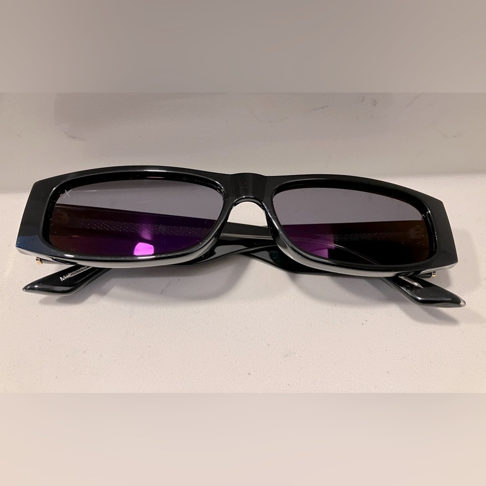 Chic Black Rectangular Sunglasses - image 5